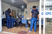 Fiscalização do Detran SP em autoescolas para verificar suspeitas de fraude