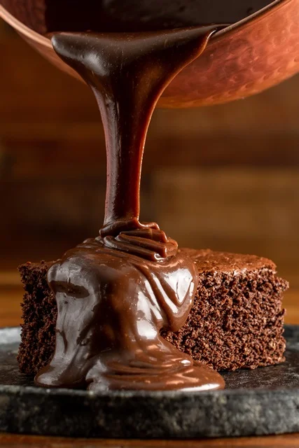 Bolo de chocolate cremoso, prato do chef Marcelo Petrarca