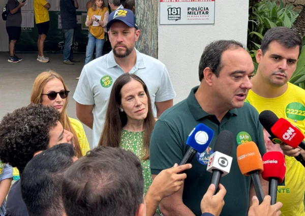 Flávio Roscoe após votar em BH