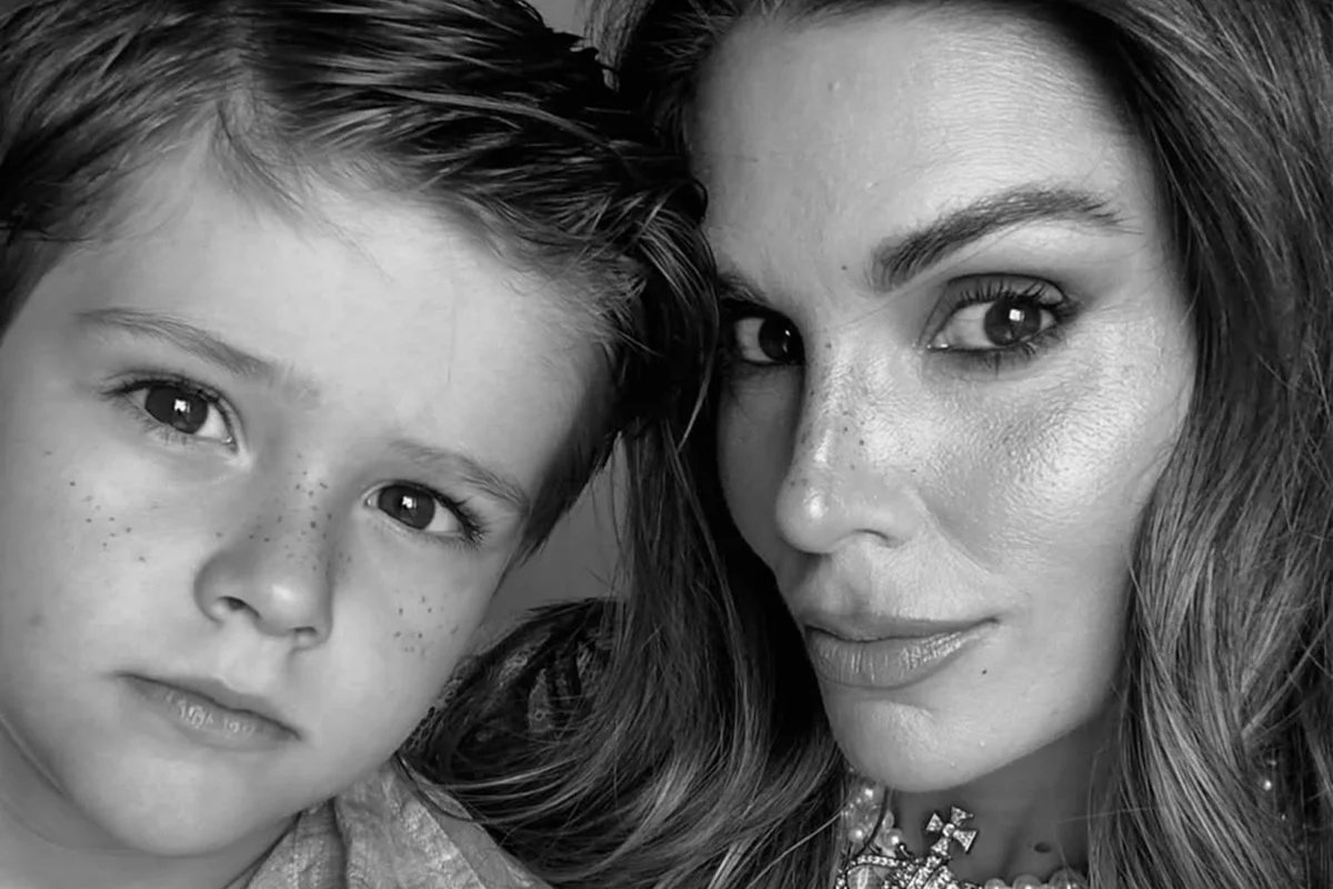 Flávia Viana e o filho, Gabriel, fazem pose para o Instagram Flávia Viana e o filho, Gabriel, fazem pose para o Instagram