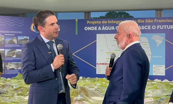 Lula e Motta têm encontro descontraído no Planalto após atritos