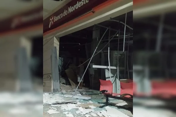 Estrutura do prédio onde funcionava agência foi destruída