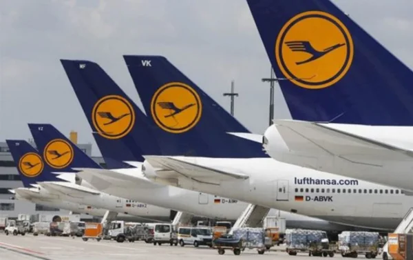 Imagem colorida de Aviões da Lufthansa