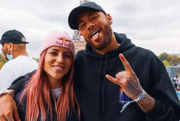 Quem tietou quem? Letícia Bufoni encontra Neymar em torneio de skate