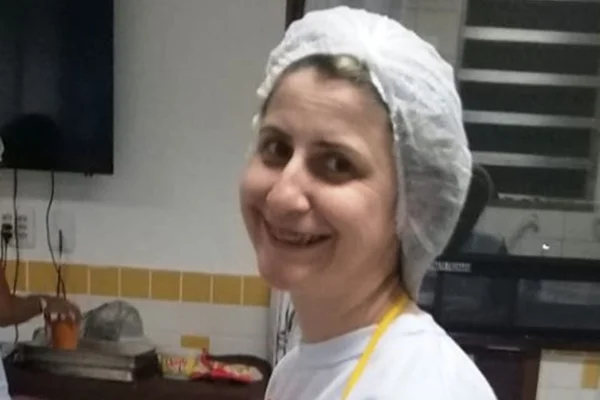 Educadora é assassinada com golpes de tesoura ao chegar em casa