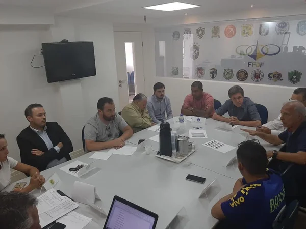 Dirigentes da FFDF se reúnem para definir futuro do futebol brasiliense