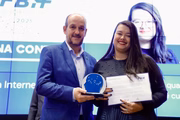A jornalista Juliana Contaifer teve duas matérias de sua autoria escolhidas como as melhores