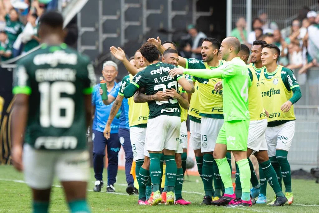 Jogadores comemoram gol Jogadores comemoram gol