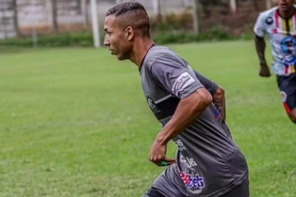Imagem colorida de atleta de futebol amador que faleceu- Metrópoles