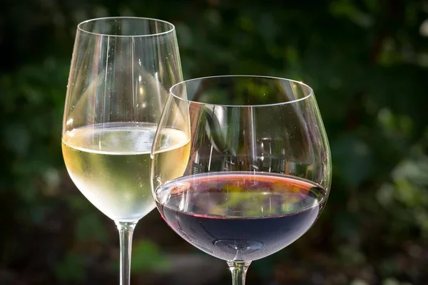Do jantar à sobremesa: saiba quais vinhos servir na ceia de Natal
