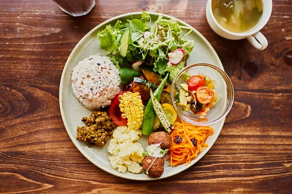 Prato com alimentos