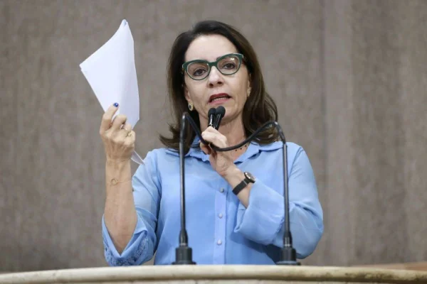 Imagem colorida de Emília Correa - Metrópoles