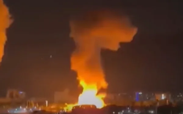 Reprodução de imagem colorida de cluna de fumaça e fogo após explosão - Metrópoles