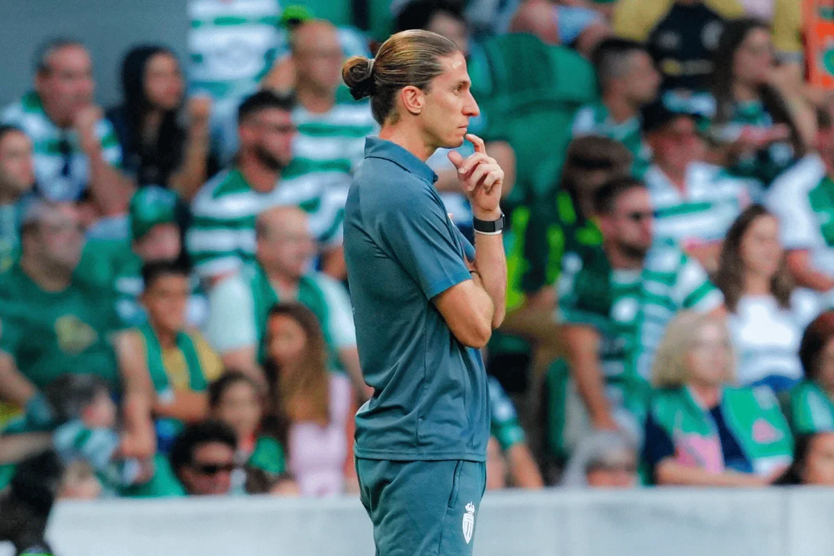 Filipe Luís comandando o Monaco em amistoso Filipe Luís comandando o Monaco em amistoso