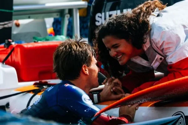 Foto colorida de Jack Robinson e Julia Muniz - Metrópoles