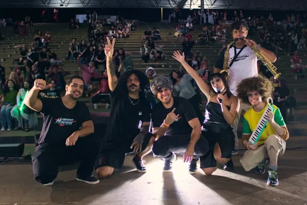Imagem colorida da banda Maverick Hunters - Metrópoles