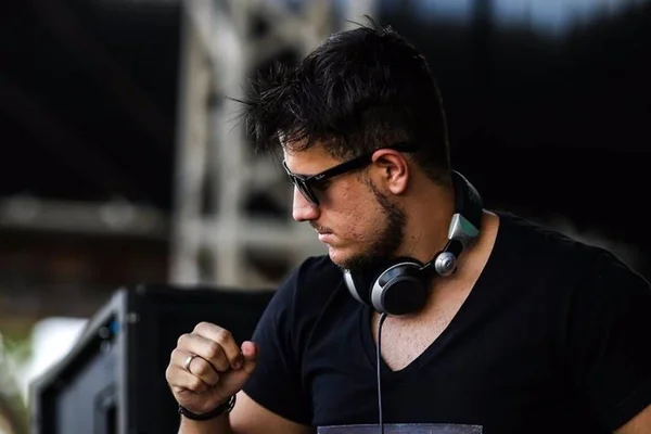 DJ Legan do projeto Pink Sessions