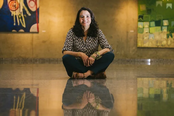 Pintora brasiliense usa arte como instrumento de educação