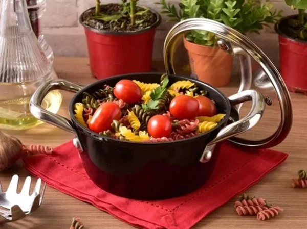 Caçarola de alumínio forjado antiaderente. Na <a href="https://www.etna.com.br" target="_blank">Etna</a> R$ 149 por R$ 79,90 Caçarola de alumínio forjado antiaderente. Na <a href="https://www.etna.com.br" target="_blank">Etna</a> R$ 149 por R$ 79,90