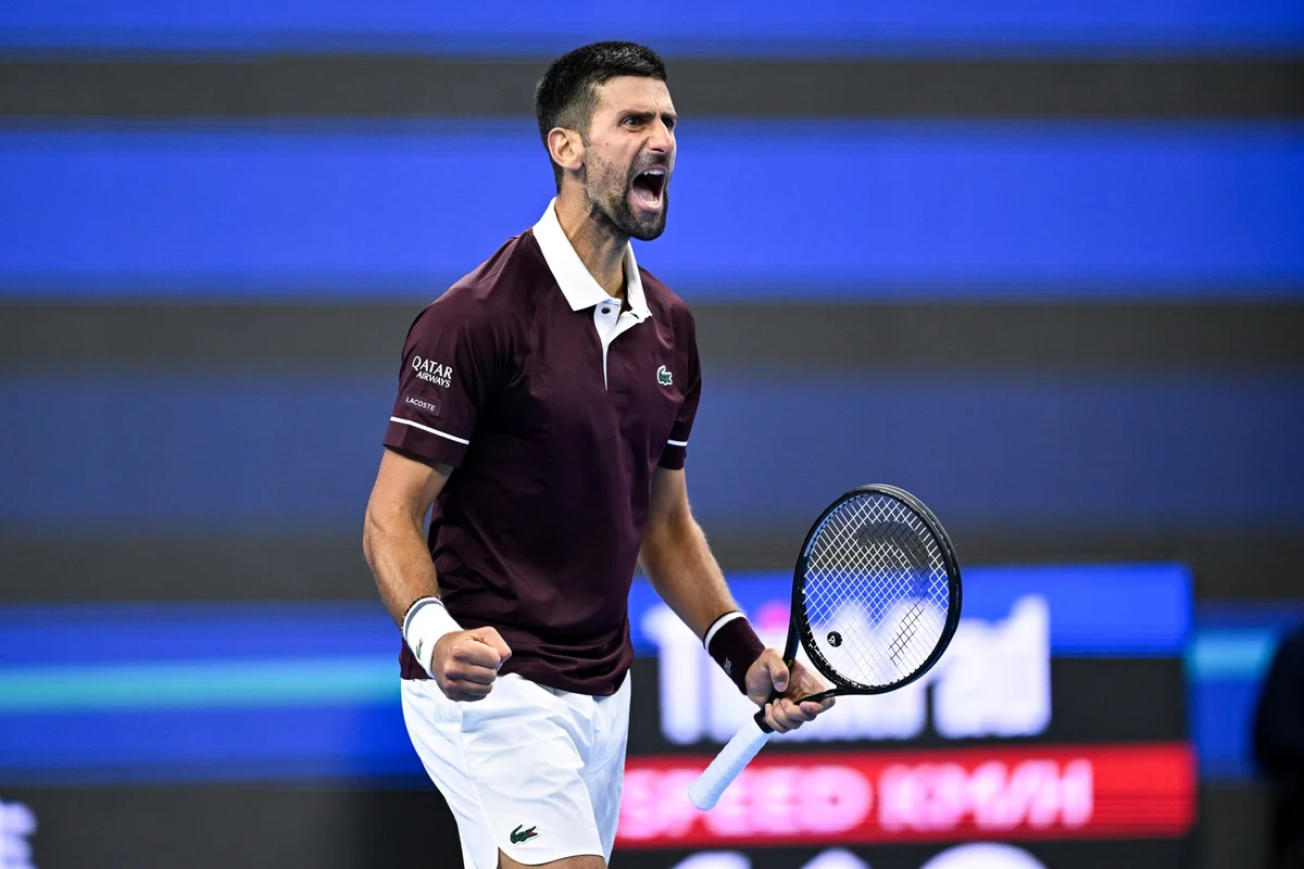 Djokovic sente problema físico, vence Borges e amplia recorde em Pequim