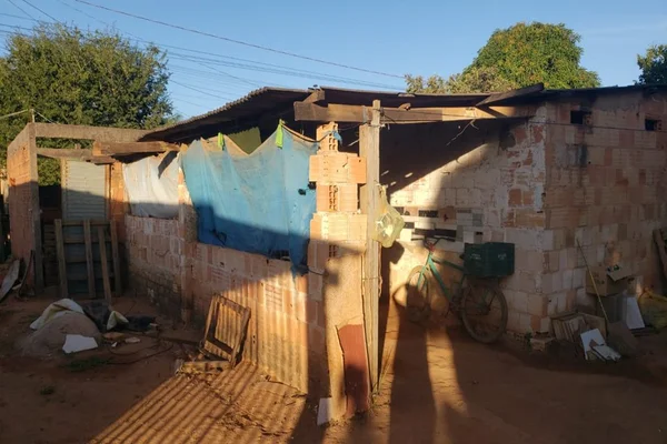 Imagem colorida mostra cativeiro