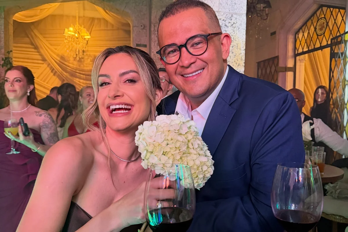 Bruno Avelar e Lívia posam durante casamento Bruno Avelar e Lívia posam durante casamento