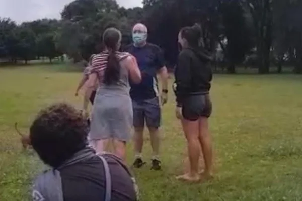 Discussão entre deputado Hildo Rocha com moradores