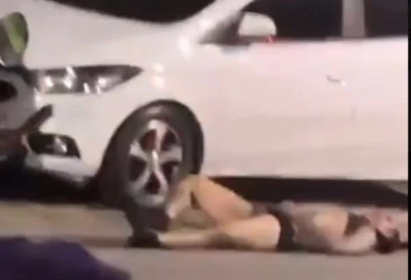 Imagem colorida de torcedor do Vasco espancado no Rj- Metrópoles
