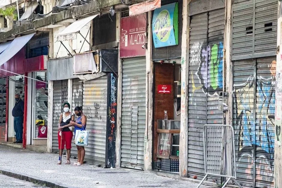 Comércio fechado e ruas desertas pelo centro do Rio Comércio fechado e ruas desertas pelo centro do Rio