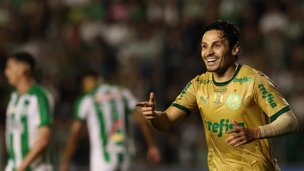Imagem colorida de Raphael Veiga, do Palmeiras- Metrópoles