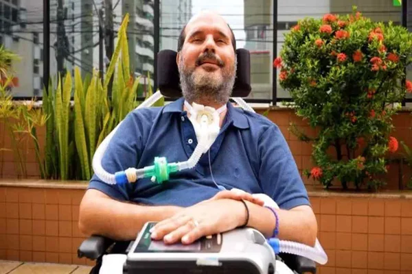 Cardiologista com esclerose lateral pede trabalho pelas redes sociais