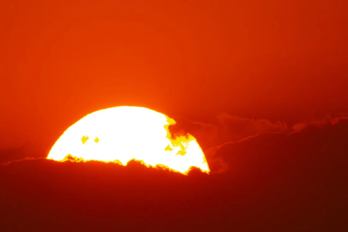 Calor extremo na França: 40 mortes por afogamento em cinco dias e alertas vermelhos em 54 departamentos