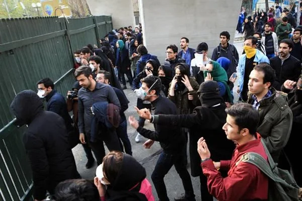 Ao menos 23 morreram em protestos no Irã, diz mídia estatal