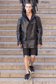 Look da coleção SS26 masculina da grife Rick Owens