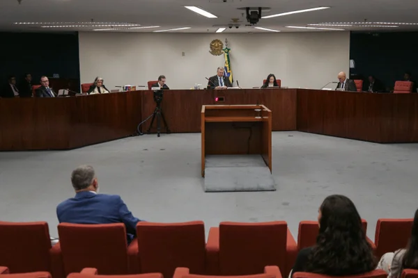 Moraes vota para condenar Eduardo Bolsonaro por coação à Justiça - destaque galeria