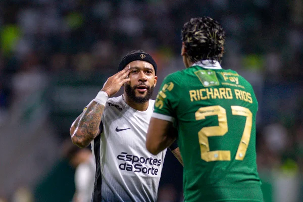 Foto colorida de Palmeiras e Corinthians - Metrópooles