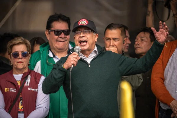 Foto colorida do presidente da Colômbia, Gustavo Petro - Metrópoles