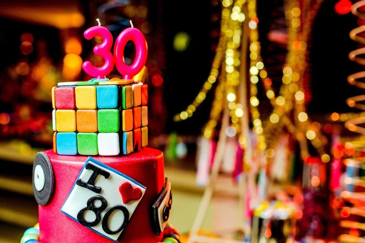 Paula Rincon completa 30 anos com festa inspirada na década de 1980 - imagem 1 Paula Rincon completa 30 anos com festa inspirada na década de 1980 - imagem 1