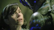 <b>"A Forma da Água"</b>, de Guillermo del Toro. <b>Estreia em 11 de janeiro de 2018</b>. Após a morna recepção à "A Colina Escarlate" (2015), o diretor mexicano de "O Labirinto do Fauno" (2006) narra um conto de fadas ambientado na Guerra Fria. Uma faxineira muda (Sally Hawkins) descobre um experimento científico que mexe profundamente com seu jeito de viver. <a href="https://www.youtube.com/watch?v=-DTVuQTZr3E" target="_blank">Veja trailer</a> <b>"A Forma da Água"</b>, de Guillermo del Toro. <b>Estreia em 11 de janeiro de 2018</b>. Após a morna recepção à "A Colina Escarlate" (2015), o diretor mexicano de "O Labirinto do Fauno" (2006) narra um conto de fadas ambientado na Guerra Fria. Uma faxineira muda (Sally Hawkins) descobre um experimento científico que mexe profundamente com seu jeito de viver. <a href="https://www.youtube.com/watch?v=-DTVuQTZr3E" target="_blank">Veja trailer</a>