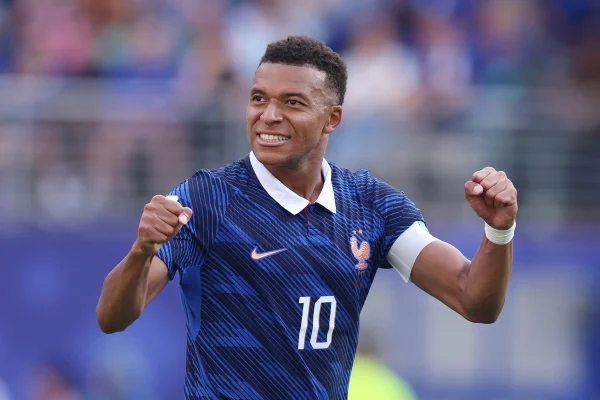 Macarrão e aveia: nutricionistas analisam dieta do craque Mbappé