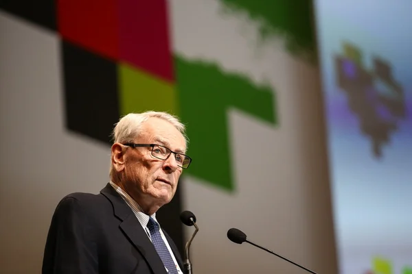 Dick Pound em discurso