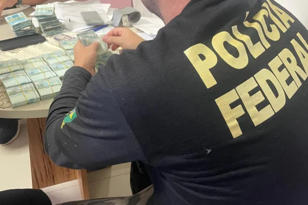 PF faz operação contra grupo que dava golpe em clientes da Caixa