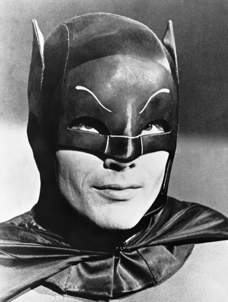 Primeiro Batman, Adam West transava com até oito mulheres por dia - imagem 9 Primeiro Batman, Adam West transava com até oito mulheres por dia - imagem 9