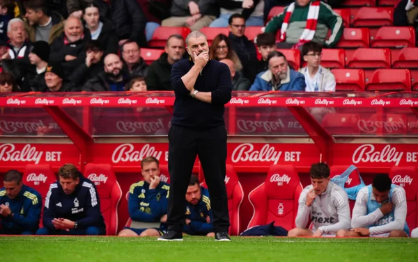 Imagem colorida do treinador Angel Postecoglou
