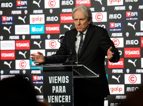 Torcida pede Jorge Jesus na Seleção Brasileira após crítica a Neymar