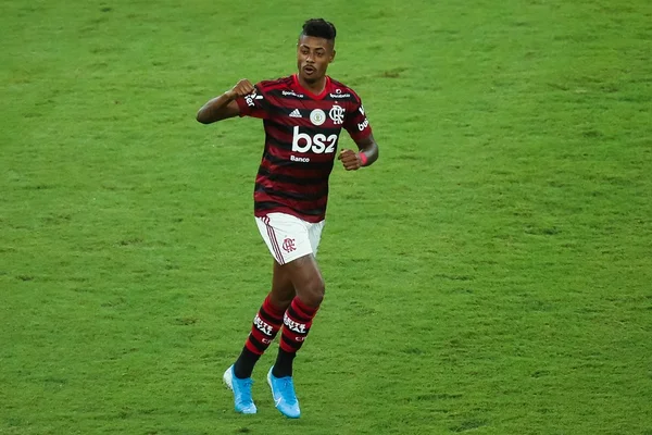 Gol relâmpago dá ao Flamengo a vitória no último Fla-Flu do ano
