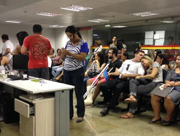 Servidores do GDF esperam até 6 horas para validar atestado médico