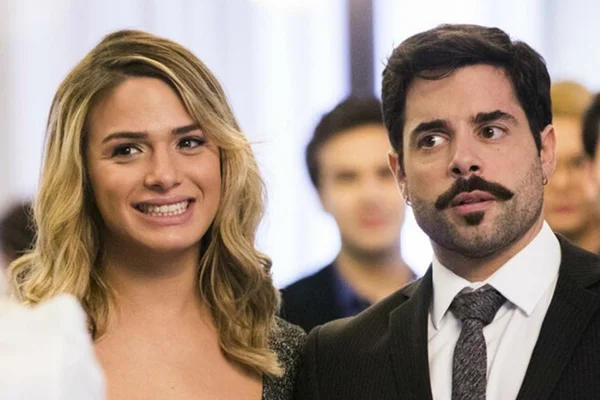 Glamour Garcia e Pedro Carvalho são flagrados juntos em shopping