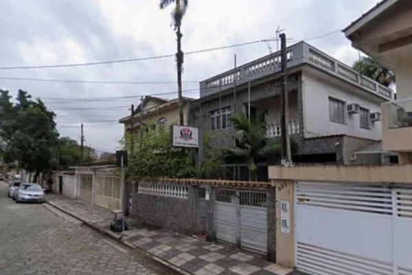 Imagem colorida mostra 3º DP de Cubatão, no litoral de São Paulo, quje investiga tentativa de roubo a comerciante - Metrópoles