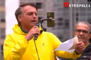 Bolsonaro lê discurso traduzido por Caporezzo na Paulista